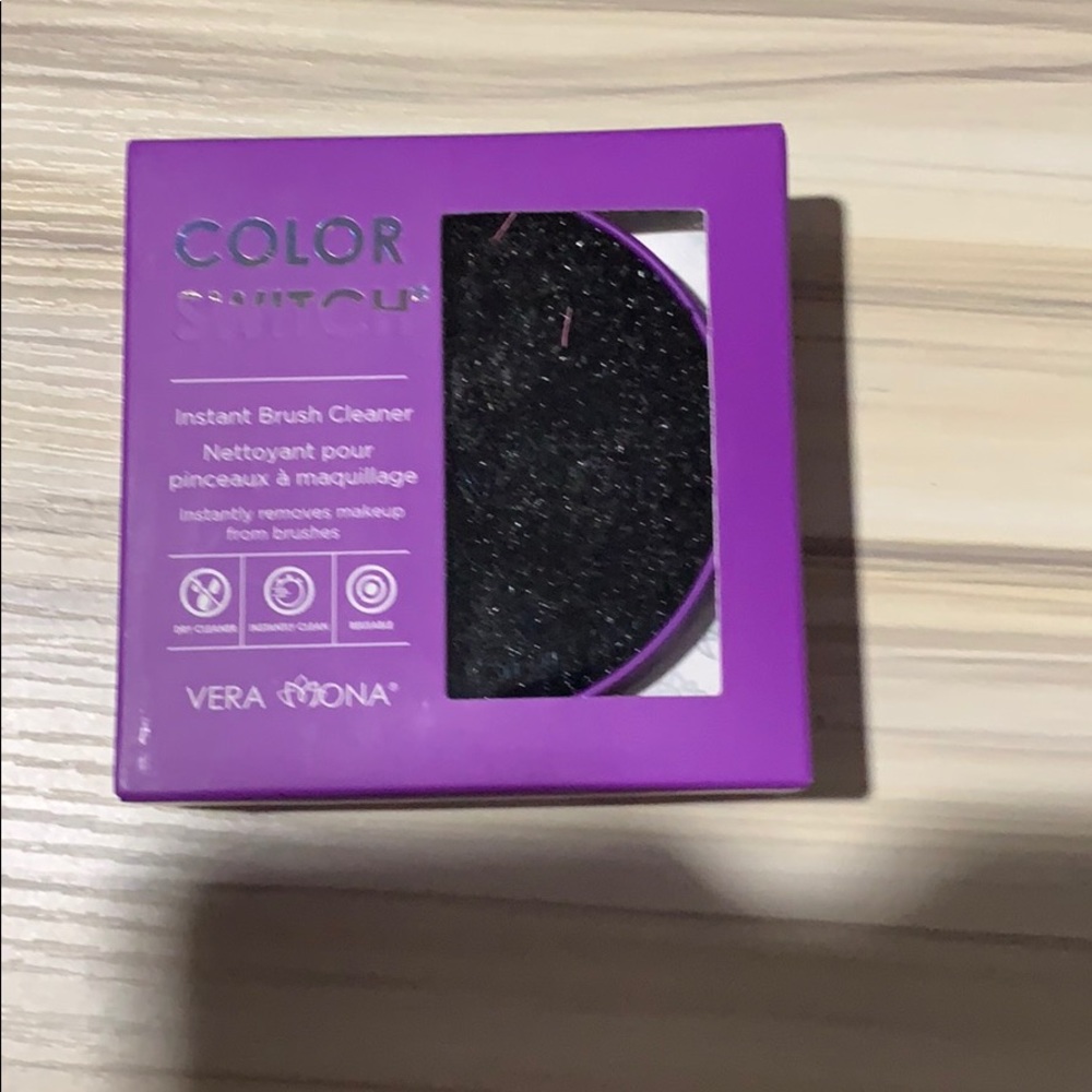 New in Box. Color Switch Instant Brush Cleaner